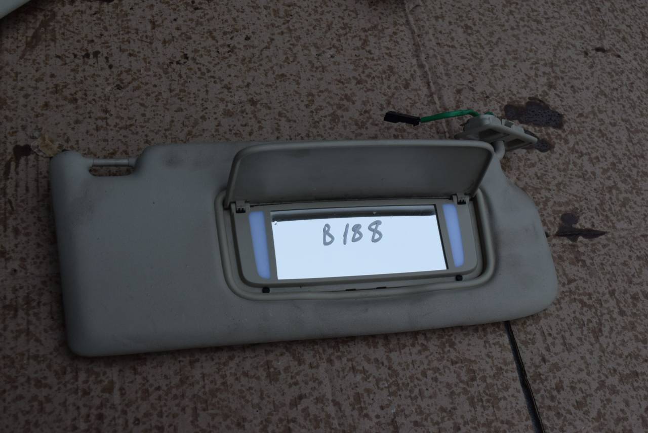 козырек солнцезащитный Volvo XC60 1 поколение 2009, 2.4 л., D5, D 5244 T10, дизель, АКПП, полный подключаемый привод - фото №1