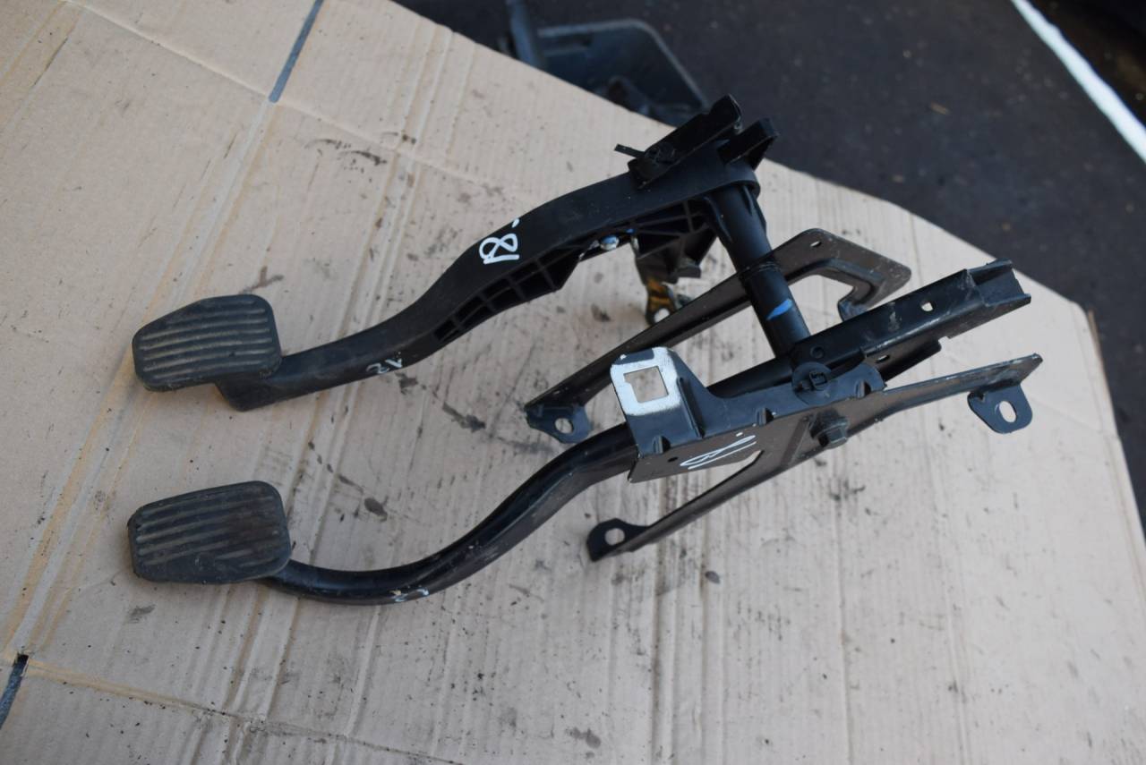 узел педальный (блок педалей) Volvo V70 2 поколение 2003, 2.4 л., Ti, B 5244 T3, бензин, МКПП, универсал, передний привод, 3524406 - фото №1