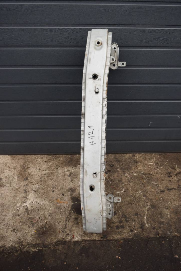 усилитель бампера переднего Volvo C30 1 поколение 2007, 2.5 л., Ti, бензин, МКПП, серый, хетчбэк 3 дв., передний привод, 31353949 - фото №1