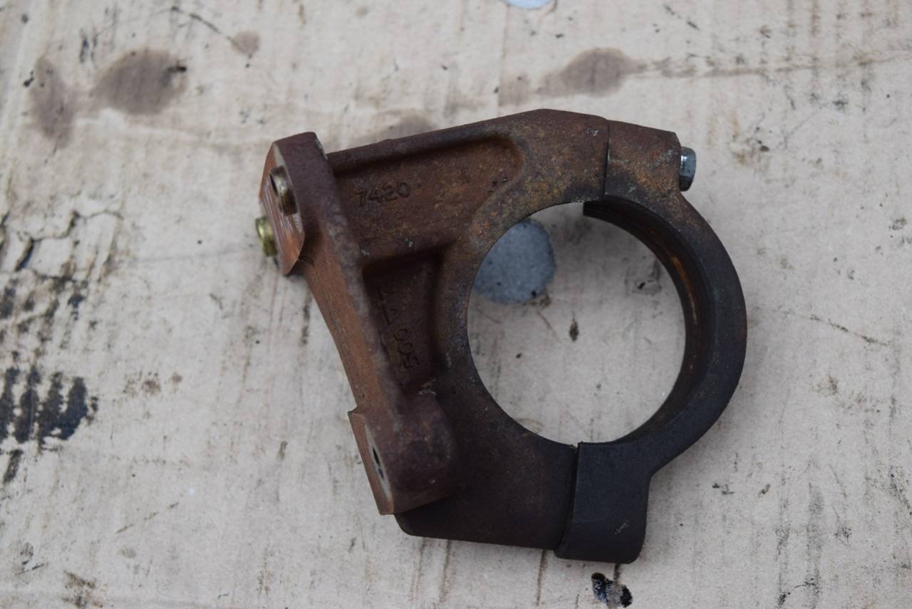 кронштейн полуоси Volvo V70 2 поколение 2003, 2.4 л., D5, D 5244 T, дизель, АКПП, седан, передний привод, 9143465 - фото №1