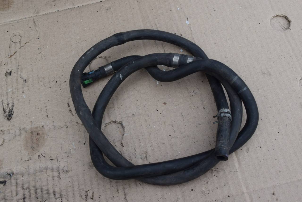 патрубок (трубопровод, шланг) Volvo C30 1 поколение 2007, 2.5 л., Ti, бензин, МКПП, серый, хетчбэк 3 дв., передний привод, 30636987 - фото №1