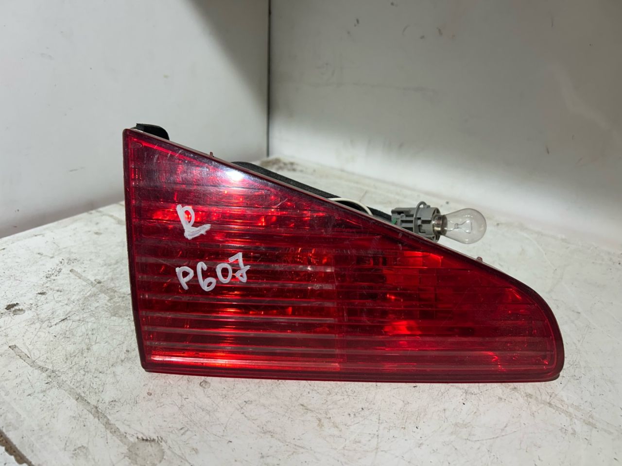 фонарь задний Peugeot 607 1 поколение 2003, седан - фото №1