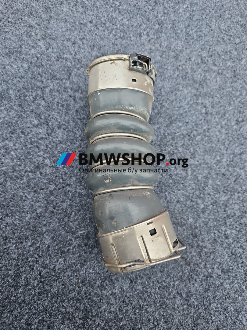 патрубок интеркулера BMW X6 G06 2023, 3.0 л., B57 D30 B, дизель, АКПП, c4w skyscraper grau metallic, внедорожник 5 дв., полный подключаемый привод, 8599391 - фото №1