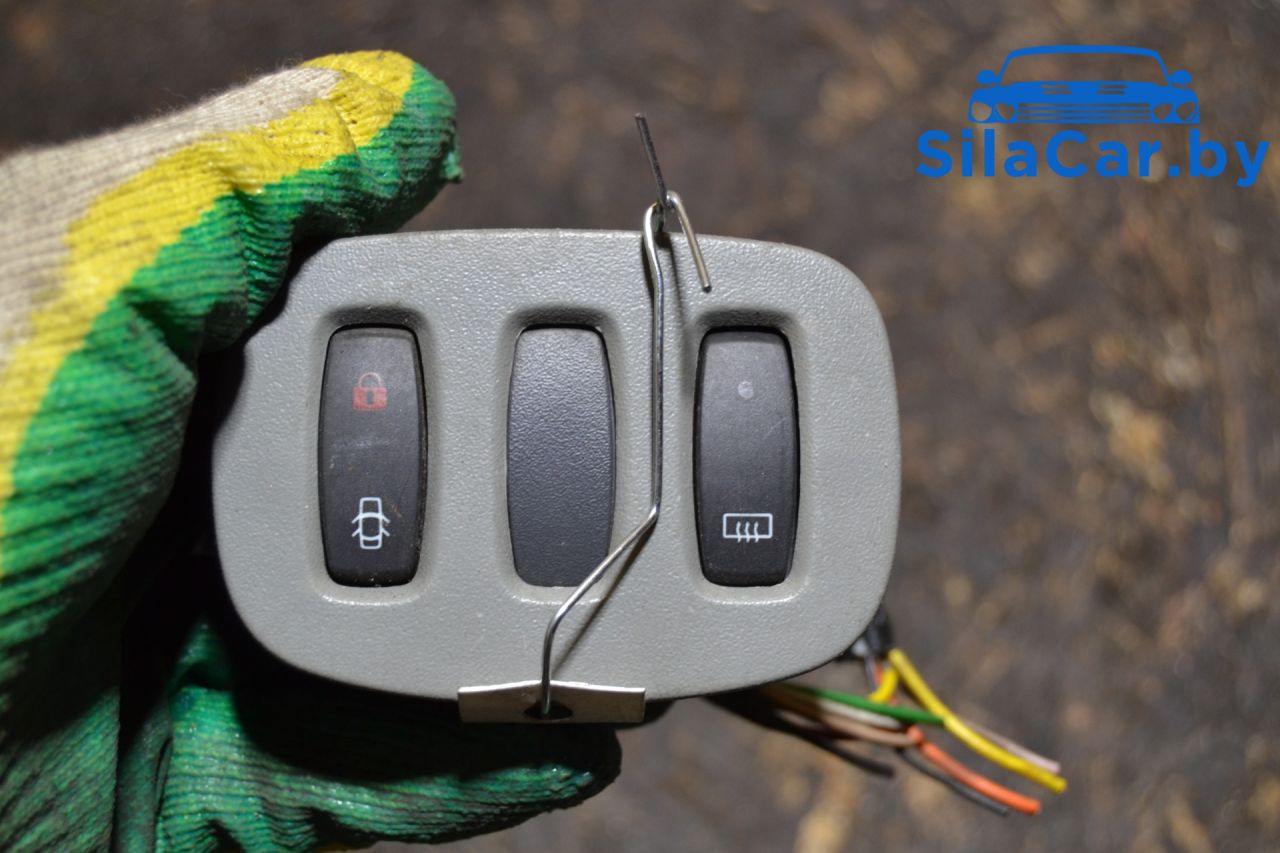 кнопка центрального замка Renault Trafic 2 поколение 2001, 1.9 л., DCi, дизель - фото №1