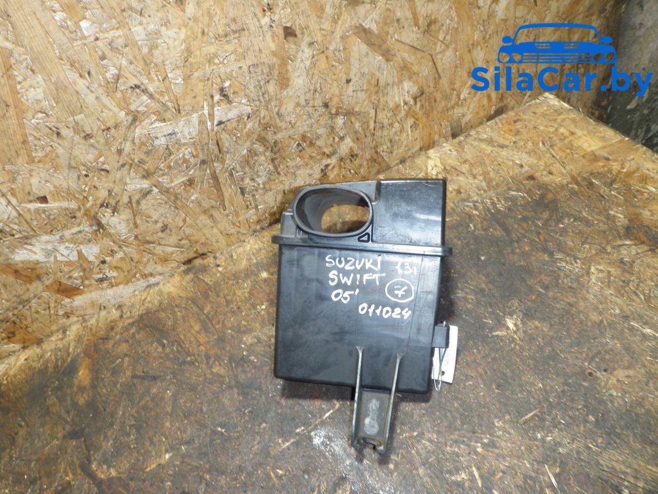 корпус воздушного фильтра Suzuki Swift 3 поколение 2005, 1.3 л., M13A, бензин, 63JR01 - фото №1