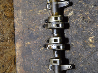 коромысло клапана (рокер) Mazda 6 1 поколение [рестайлинг] (2005 - 2008), 2.0 л., RF7J, дизель