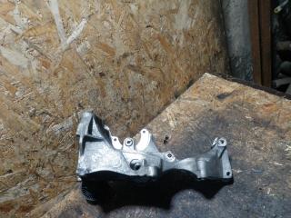 кронштейн генератора Audi A4 B6 (2000 - 2006), 1.9 л., дизель, 03G903143B
