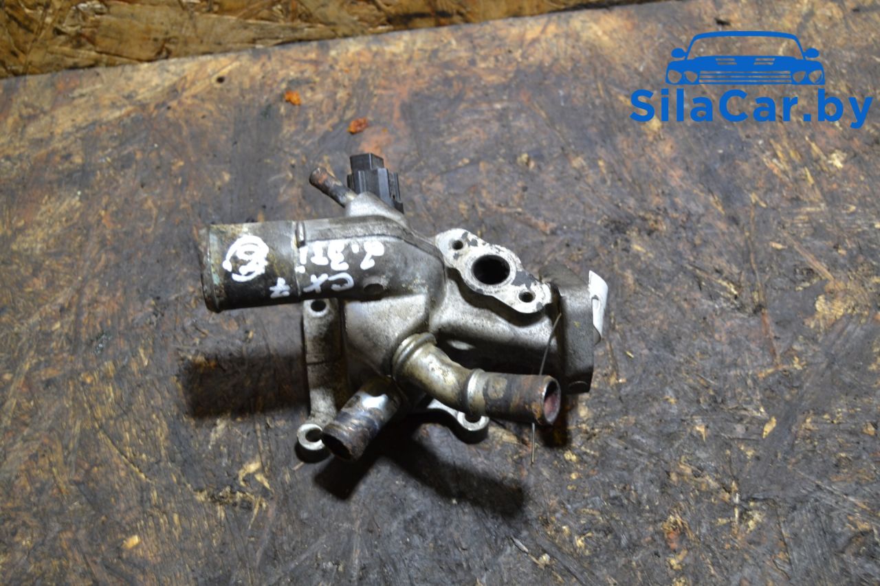 фланец (тройник) системы охлаждения Mazda CX-7 1 поколение (2006 - 2009), 2.3 л., Ti, бензин, L3K91517Z - фото №1