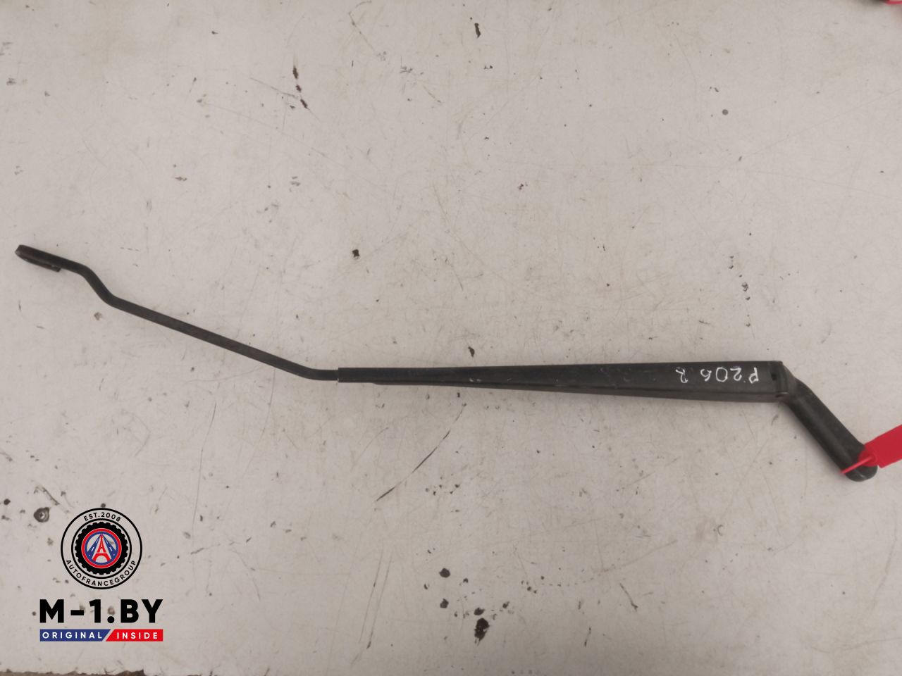 щеткодержатель (поводок стеклоочистителя, дворник) Peugeot 206 1 поколение (1998 - 2003) - фото №1