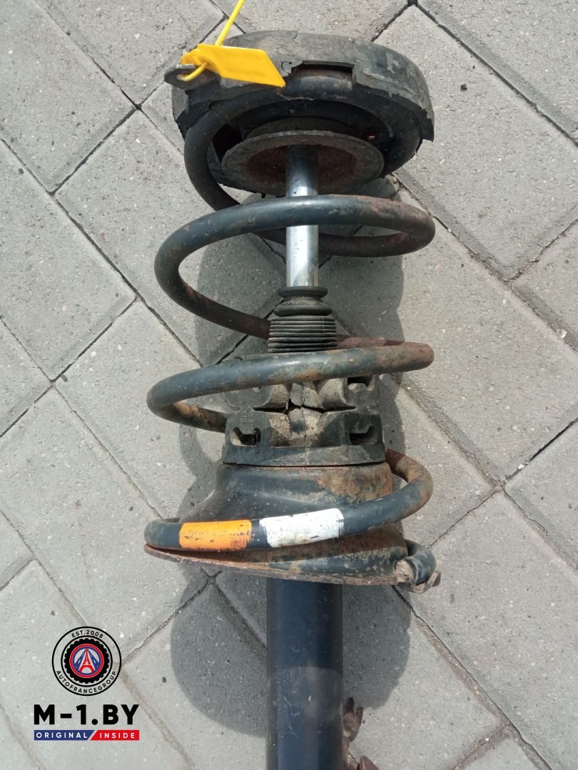 стойка передняя правая Renault Scenic 1 поколение (1996 - 1999), 1.9 л., дизель - фото №1