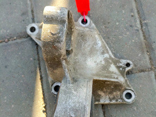 кронштейн полуоси Peugeot 307 1 поколение (2001 - 2005), 1.8 л., бензин