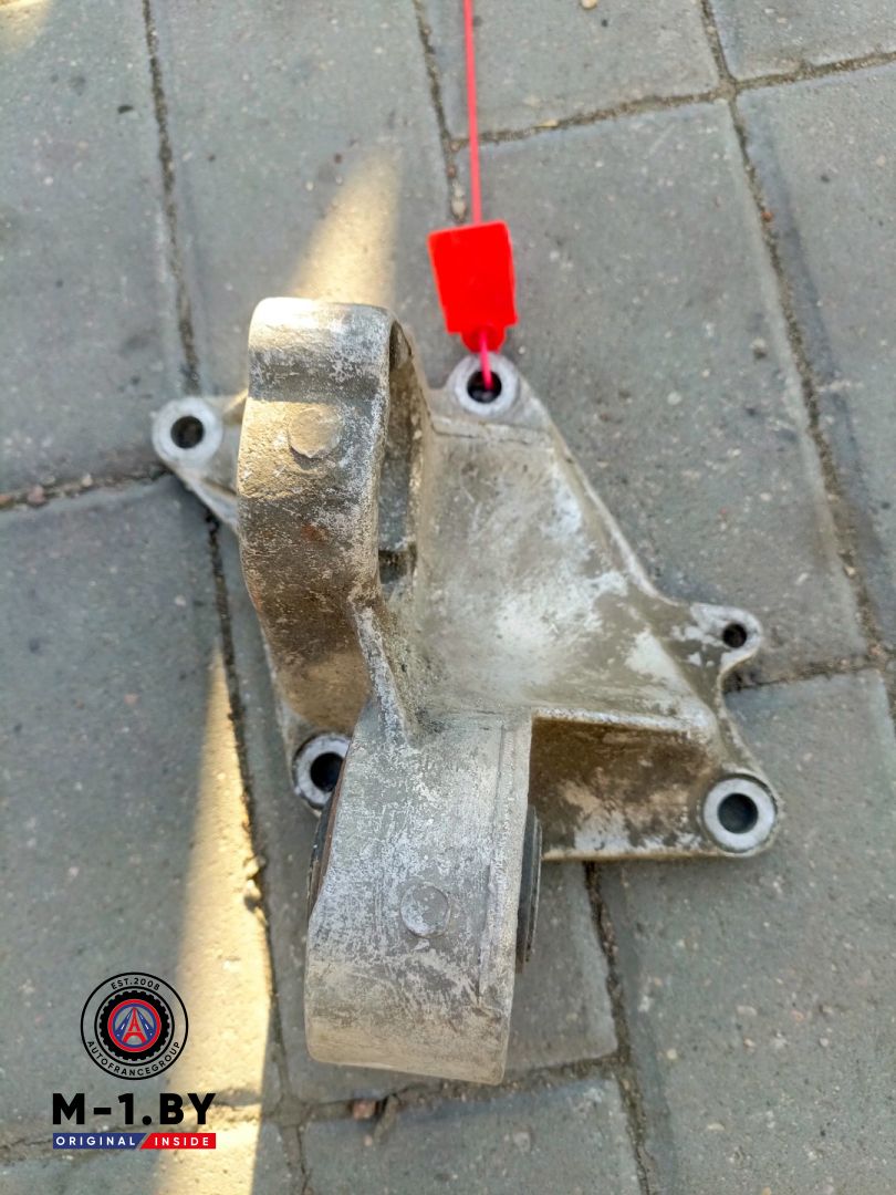 кронштейн полуоси Peugeot 307 1 поколение (2001 - 2005), 1.8 л., бензин - фото №1