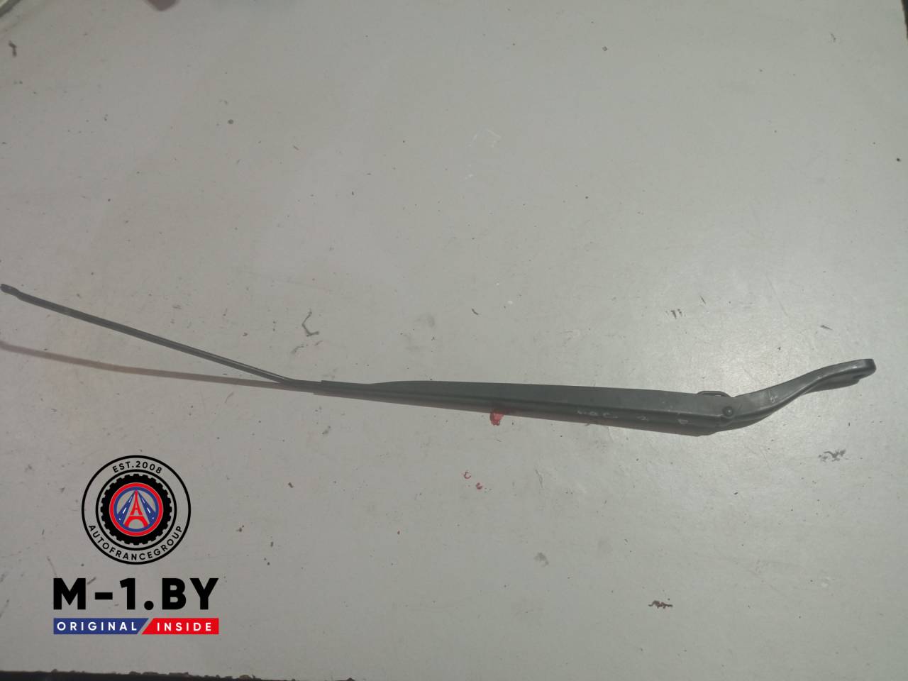 щеткодержатель (поводок стеклоочистителя, дворник) Renault Megane 3 поколение (2008 - 2014), 288860005R - фото №1