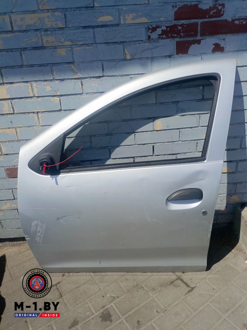 дверь передняя левая Renault Sandero 2 поколение (2013 - 2018) - фото №1
