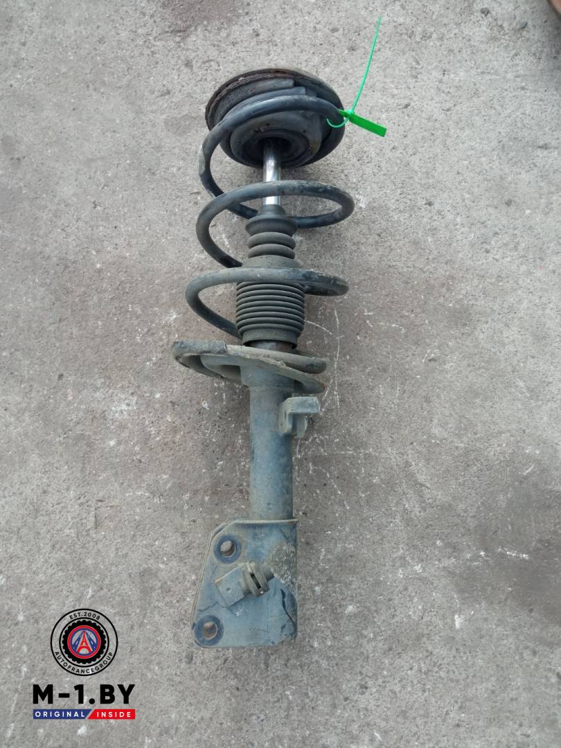 стойка передняя правая Renault Laguna 2 поколение (2001 - 2005) - фото №1