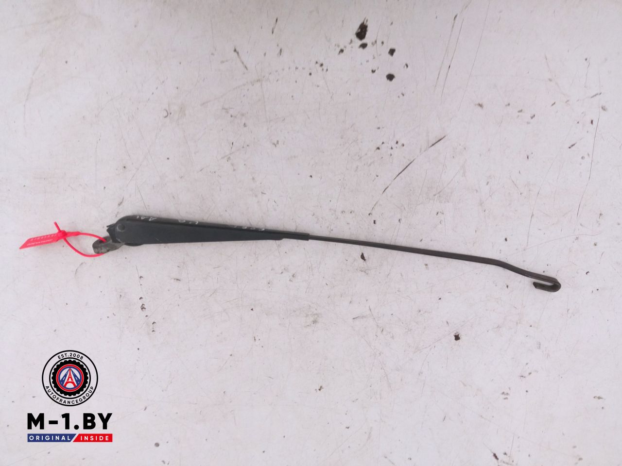 щеткодержатель (поводок стеклоочистителя, дворник) Ford Ka 1 поколение (1996 - 2008), 97KG17527AC - фото №1