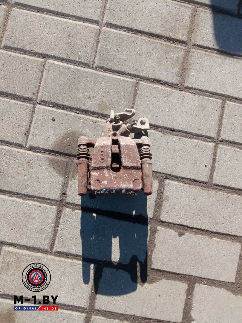 суппорт задний правый Renault Megane 2 поколение (2002 - 2006) - фото №1