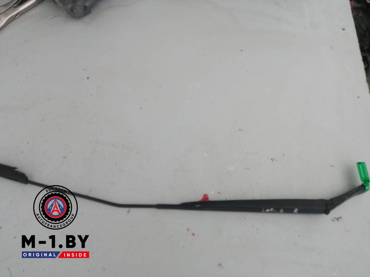 щеткодержатель (поводок стеклоочистителя, дворник) Renault Laguna 3 поколение (2007 - 2012), 288860001N - фото №1