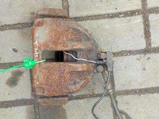 суппорт передний правый Mercedes-Benz Sprinter 1 поколение (W901-905) [рестайлинг] (2000 - 2006)