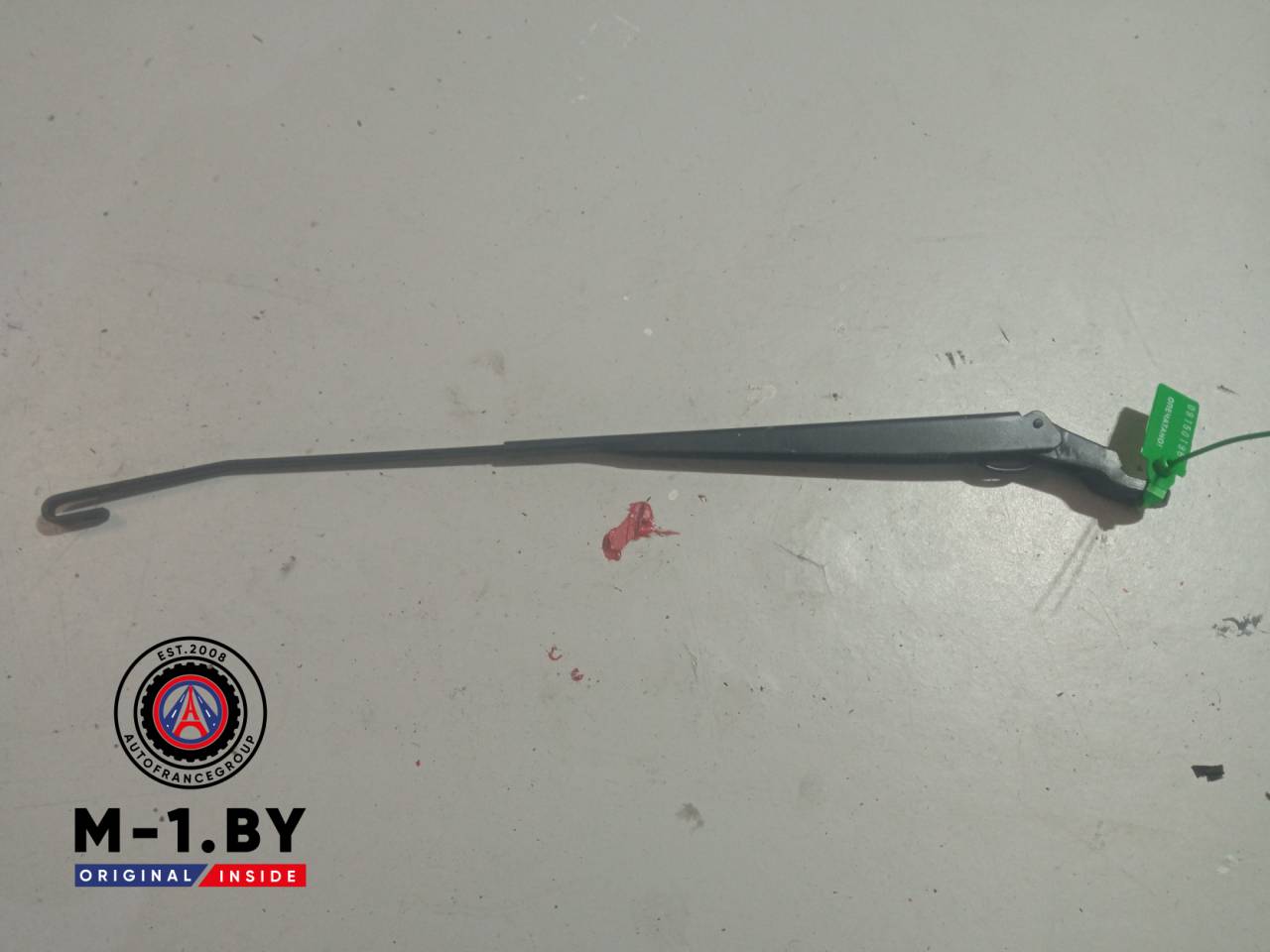 щеткодержатель (поводок стеклоочистителя, дворник) Renault Logan 1 поколение (2004 - 2009) - фото №1