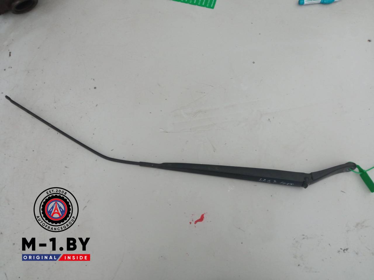 щеткодержатель (поводок стеклоочистителя, дворник) Renault Laguna 3 поколение (2007 - 2012), 288860001N - фото №1