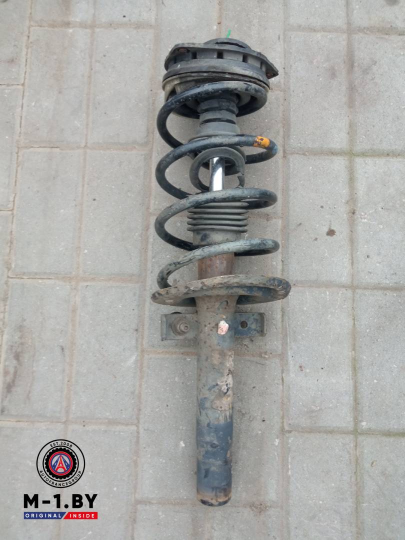 стойка передняя правая Renault Megane 2 поколение (2002 - 2006) - фото №1