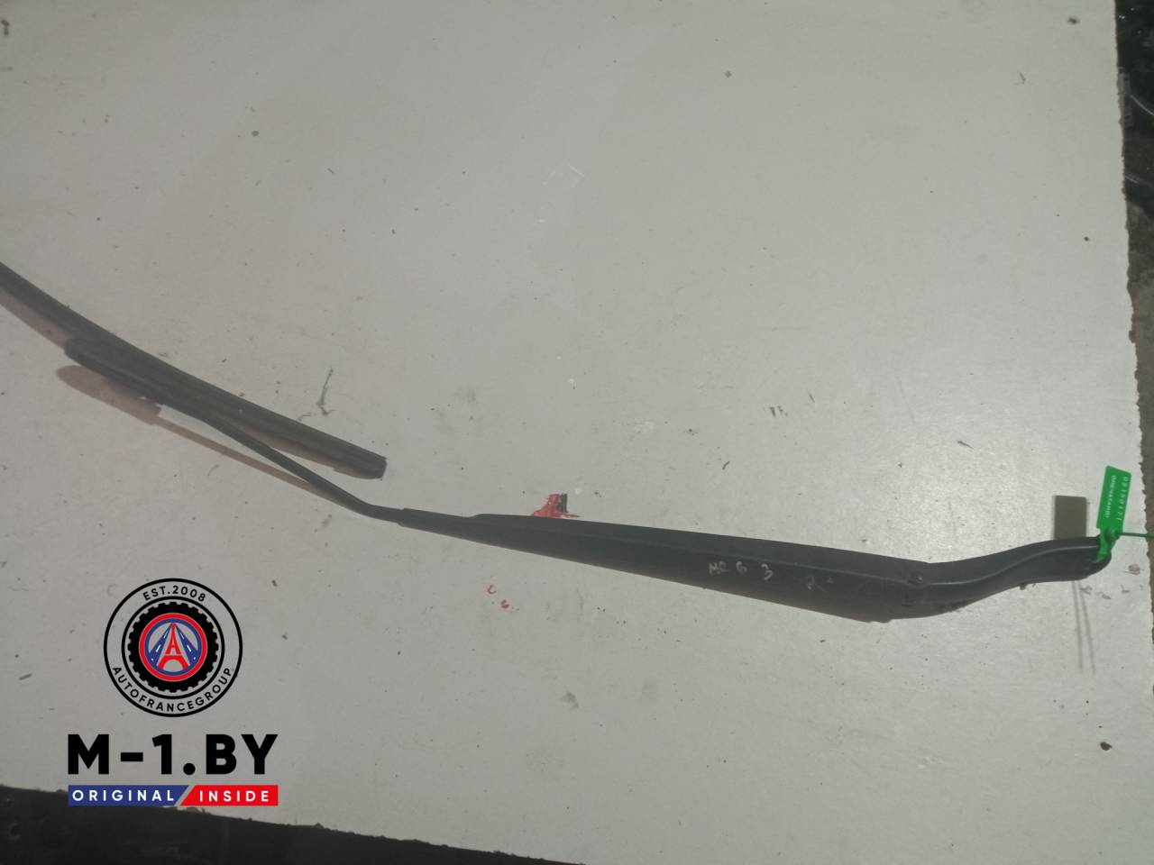 щеткодержатель (поводок стеклоочистителя, дворник) Renault Megane 3 поколение (2008 - 2014), 288860005R - фото №1