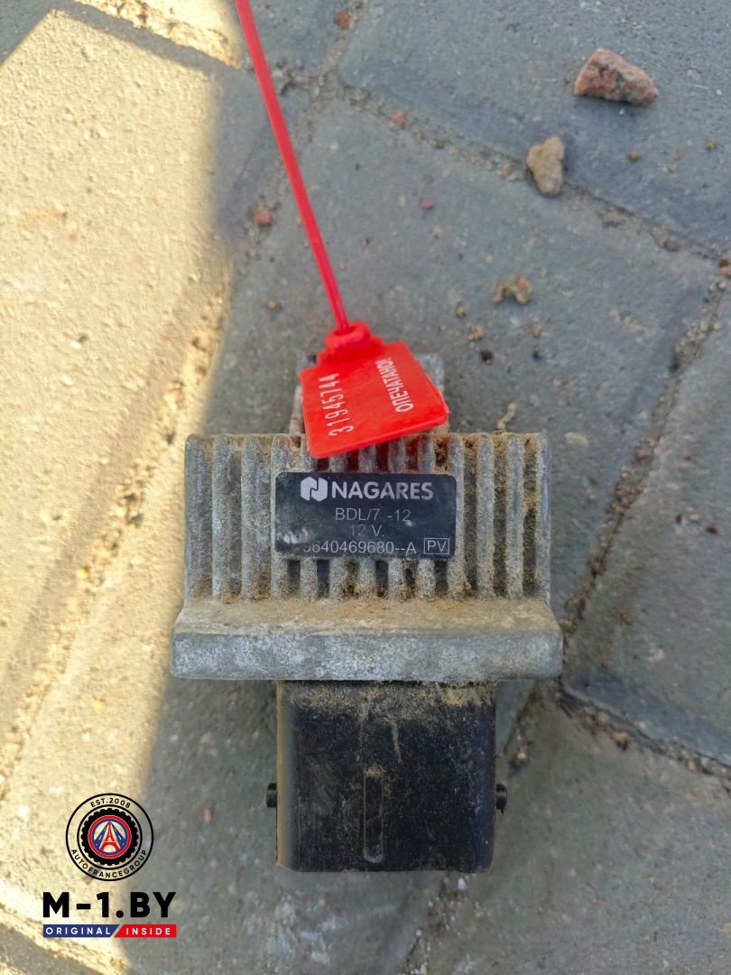 реле накала свечей Renault Megane 2 поколение (2002 - 2006), 9640469680A - фото №1