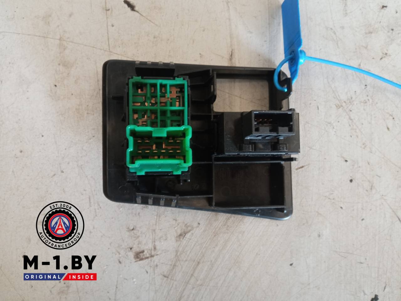 блок управления зеркалами Nissan Qashqai 1 поколение 2008 - фото №1