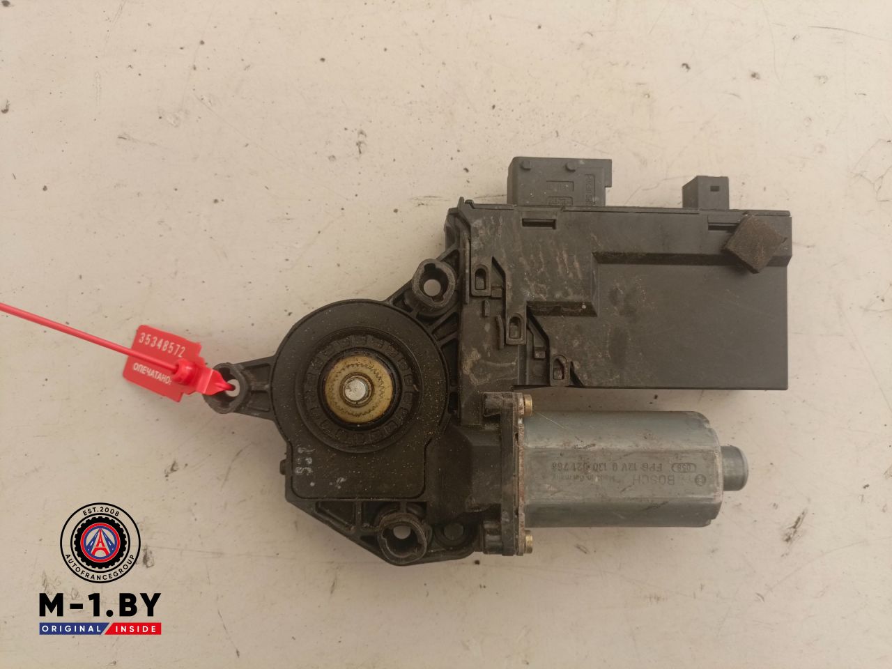 моторчик стеклоподъемника передний правый Peugeot 307 1 поколение (2001 - 2005), 9634457480, 0130821766 - фото №1