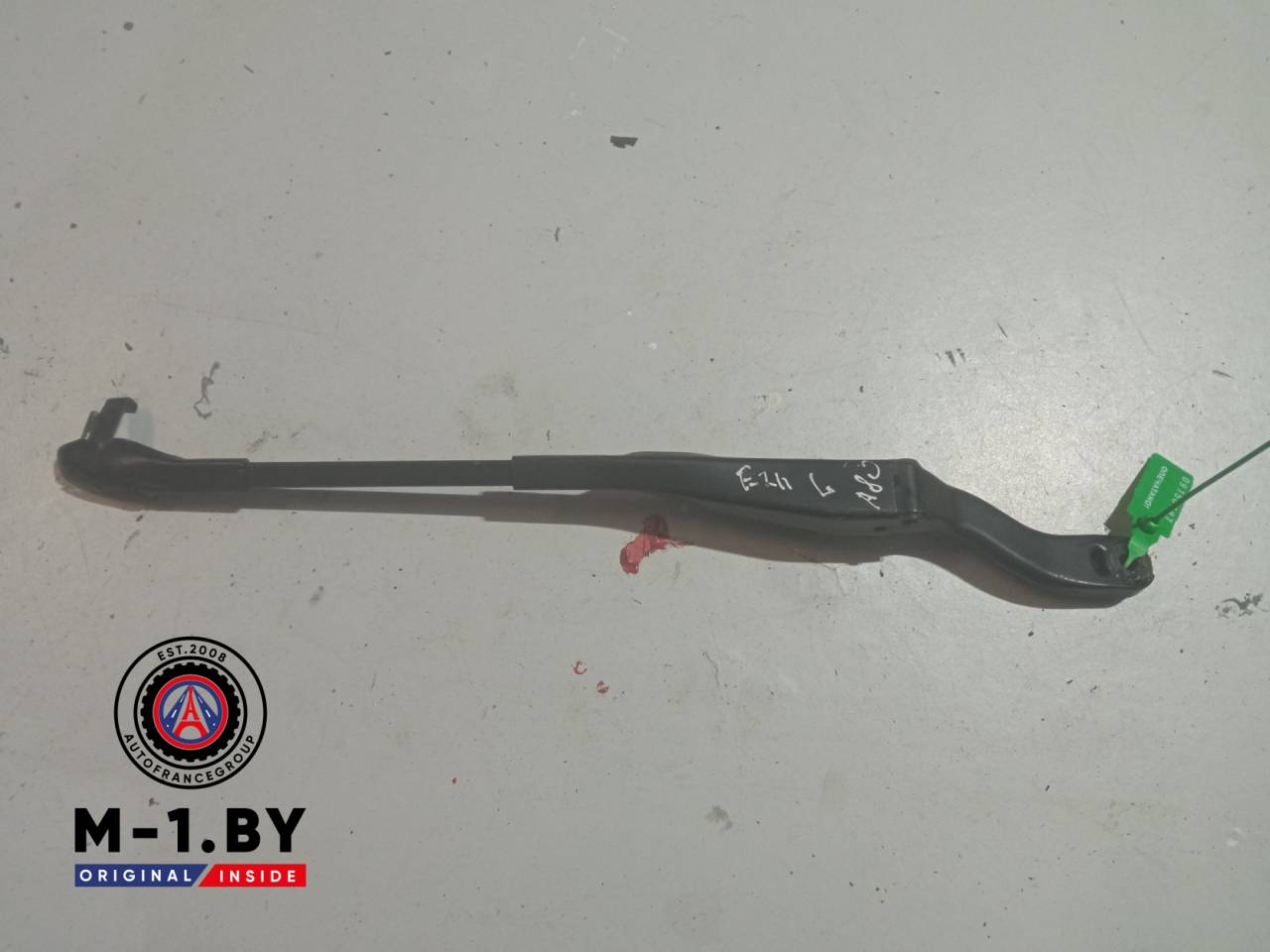 щеткодержатель (поводок стеклоочистителя, дворник) Mercedes-Benz E-Класс W210/S210 (1995 - 1999), A2118201144 - фото №1