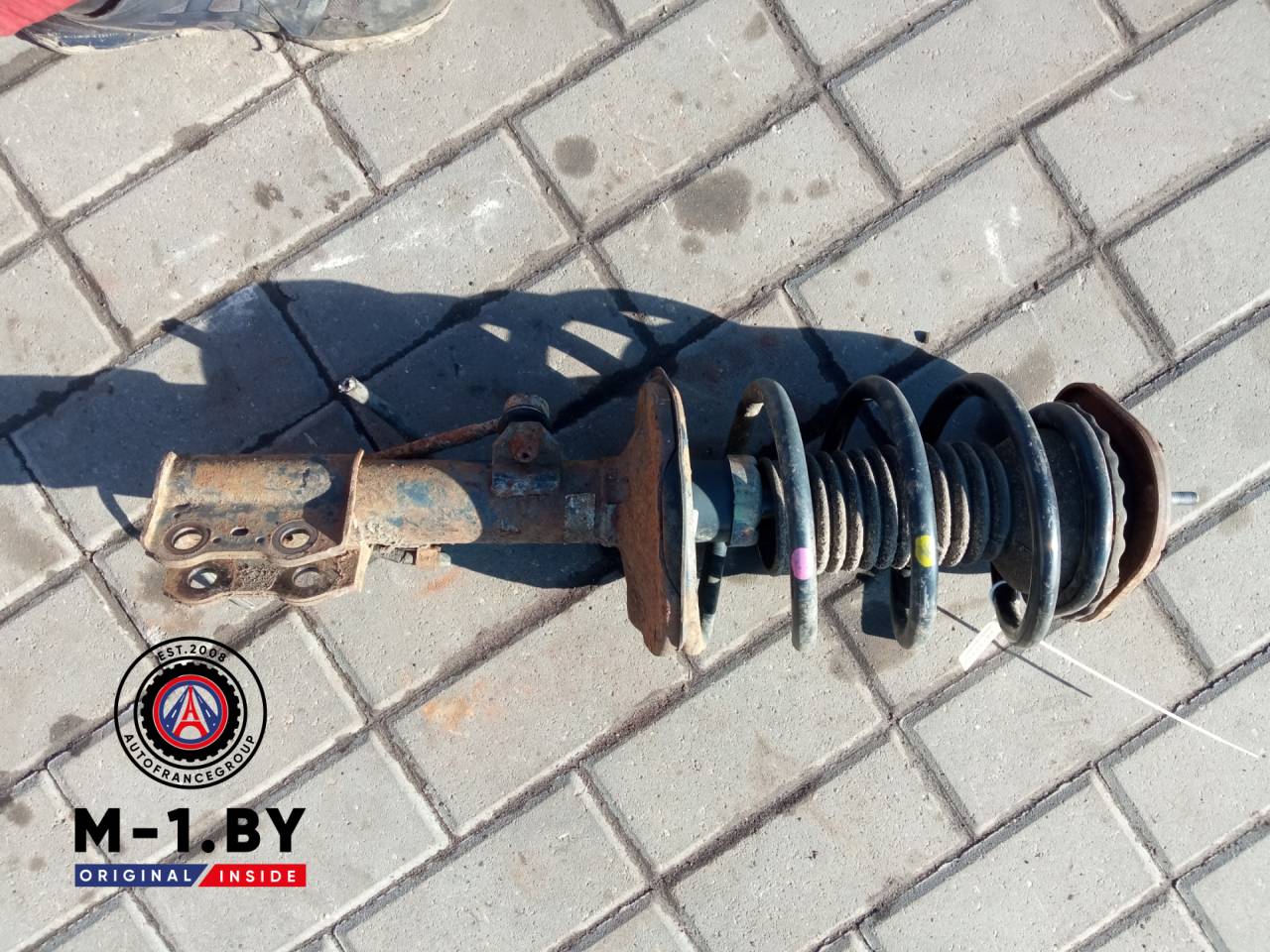 стойка передняя правая Toyota Corolla 9 поколение (E120/E130) (2000 - 2004) - фото №1