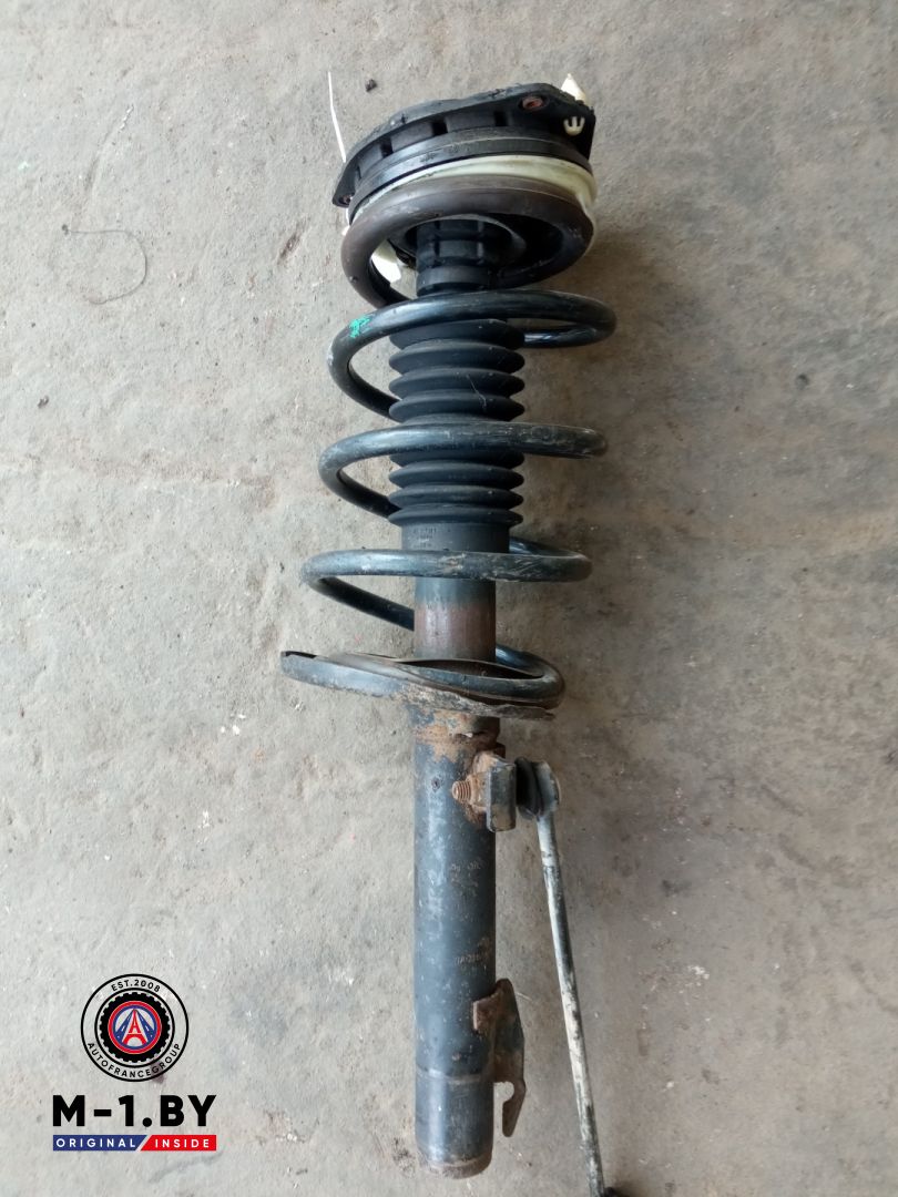 стойка передняя левая Renault Megane 2 поколение (2002 - 2006), 8200222463 - фото №1