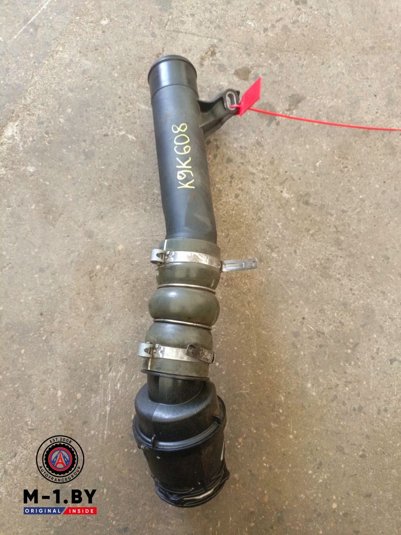 патрубок интеркулера Renault Clio 4 поколение (2012 - 2016), 1.5 л., дизель, 144606189 - фото №1