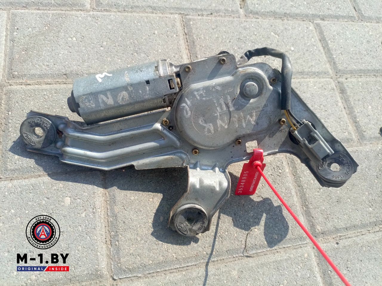 моторчик заднего стеклоочистителя (дворника) Ford Mondeo 3 поколение (2000 - 2003), 0390201567 - фото №1