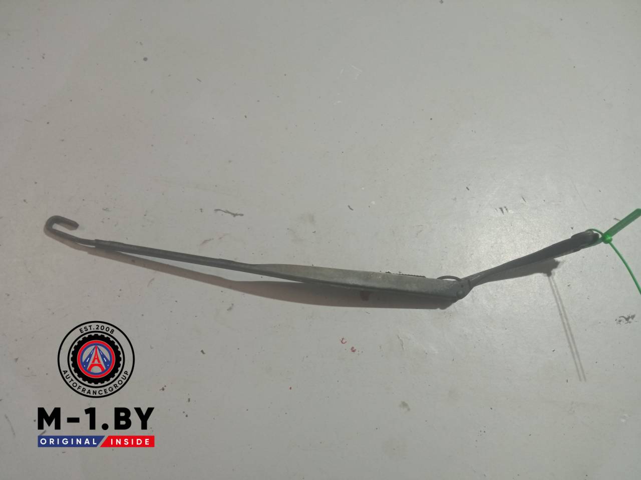 щеткодержатель (поводок стеклоочистителя, дворник) Renault Laguna 2 поколение (2001 - 2005) - фото №1