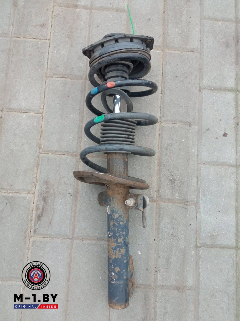 стойка передняя правая Renault Megane 2 поколение (2002 - 2006) - фото №1