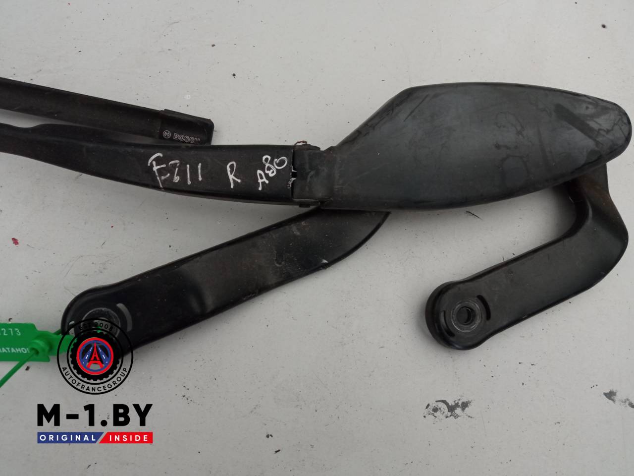 щеткодержатель (поводок стеклоочистителя, дворник) Mercedes-Benz E-Класс W210/S210 (1995 - 1999), A2118201244 - фото №1