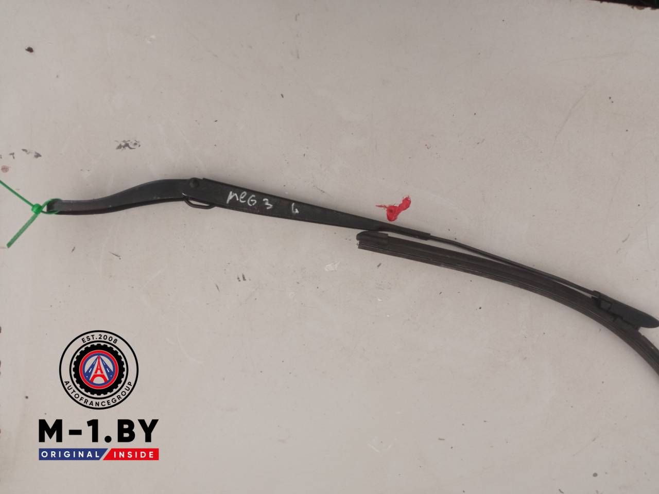 щеткодержатель (поводок стеклоочистителя, дворник) Renault Megane 3 поколение (2008 - 2014), 288810005R - фото №1