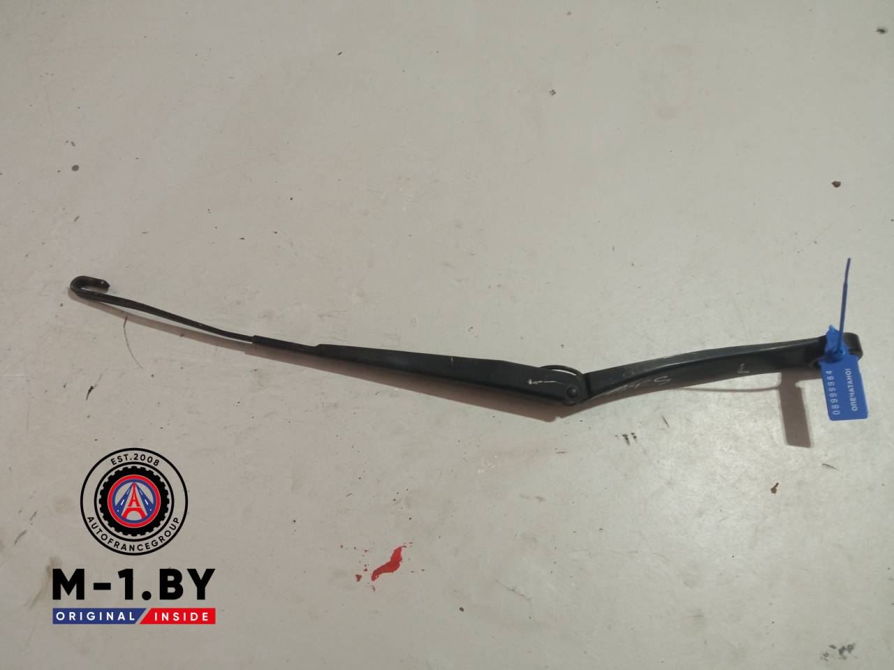 щеткодержатель (поводок стеклоочистителя, дворник) Cadillac CTS 1 поколение (2002 - 2007), 24013673 - фото №1