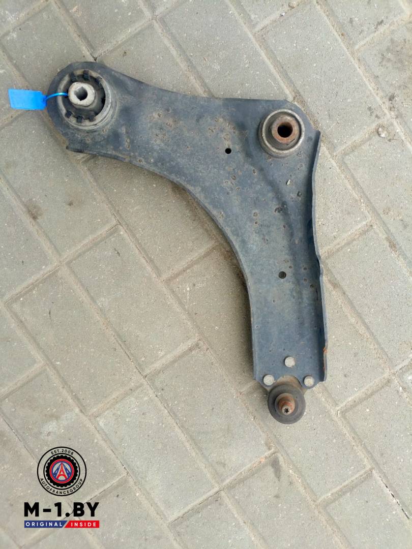 рычаг передний правый Renault Scenic 3 поколение (2009 - 2012) - фото №1