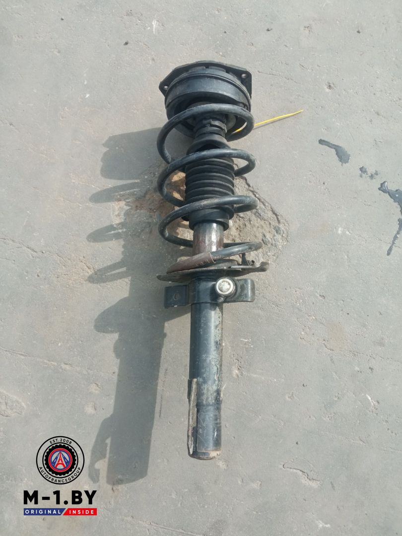 стойка передняя правая Renault Megane 2 поколение (2002 - 2006), 8200222463 - фото №1