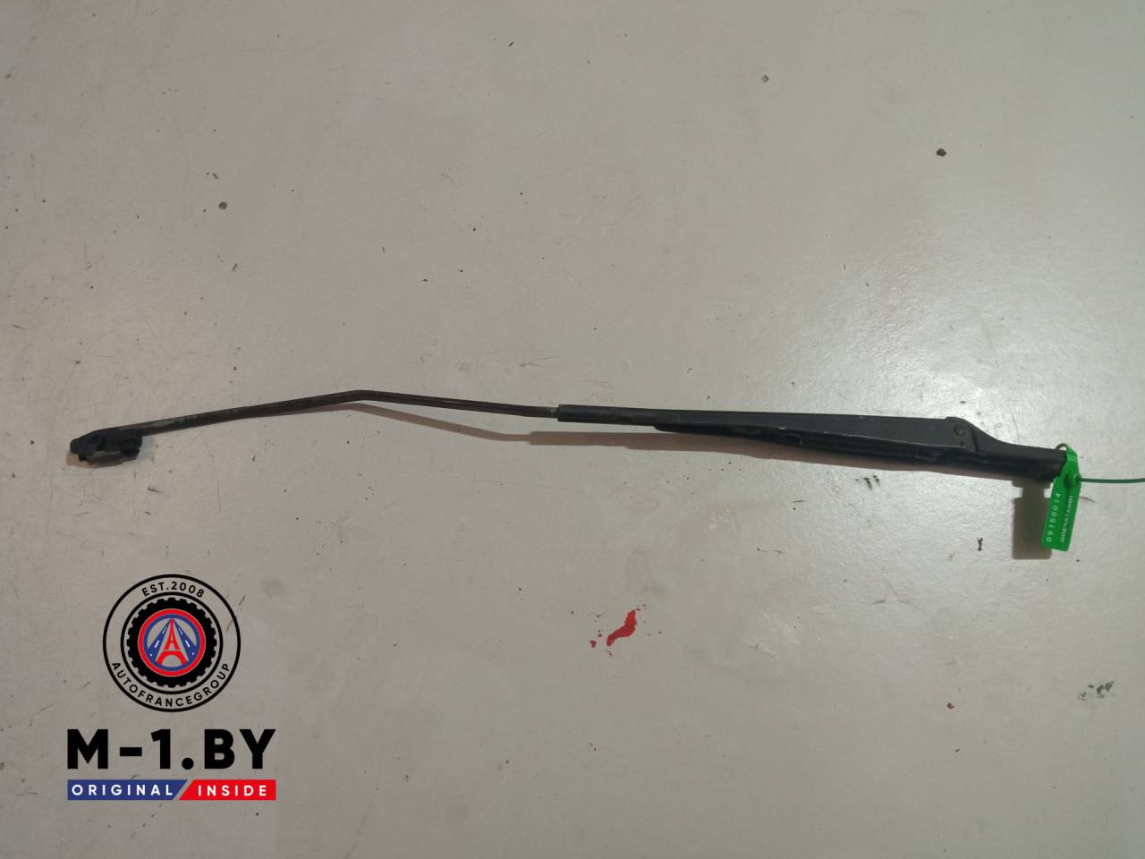 щеткодержатель (поводок стеклоочистителя, дворник) Peugeot 406 1 поколение (1995 - 1999) - фото №1