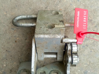 петля двери Volkswagen Golf 5 поколение (2003 - 2009), 1K4833411N