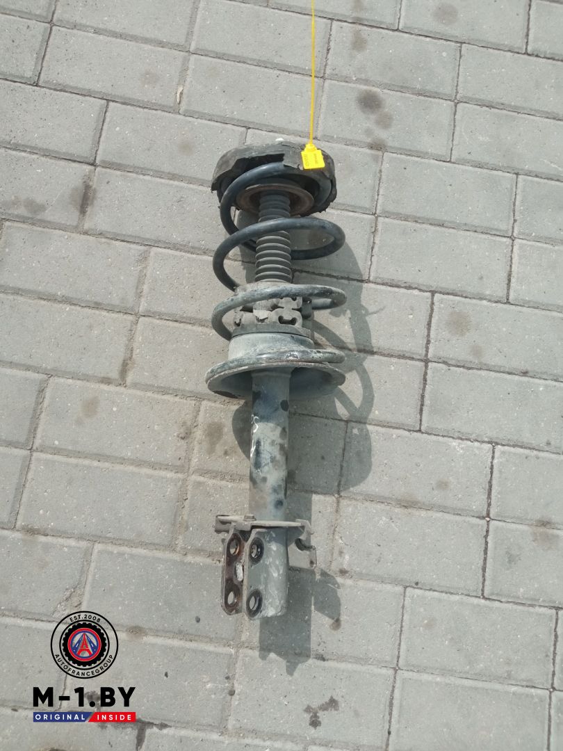 стойка передняя правая Renault Scenic 1 поколение (1996 - 1999) - фото №1