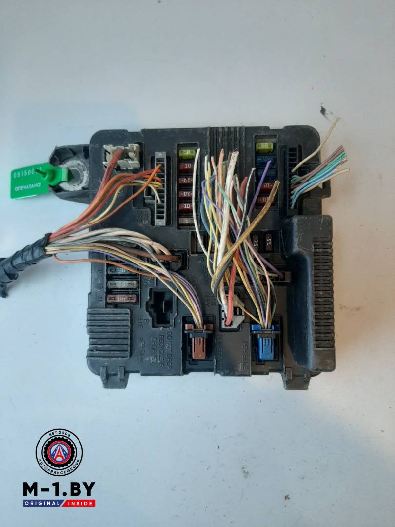 блок предохранителей Renault Megane 2 поколение (2002 - 2006), 8200306032A - фото №1