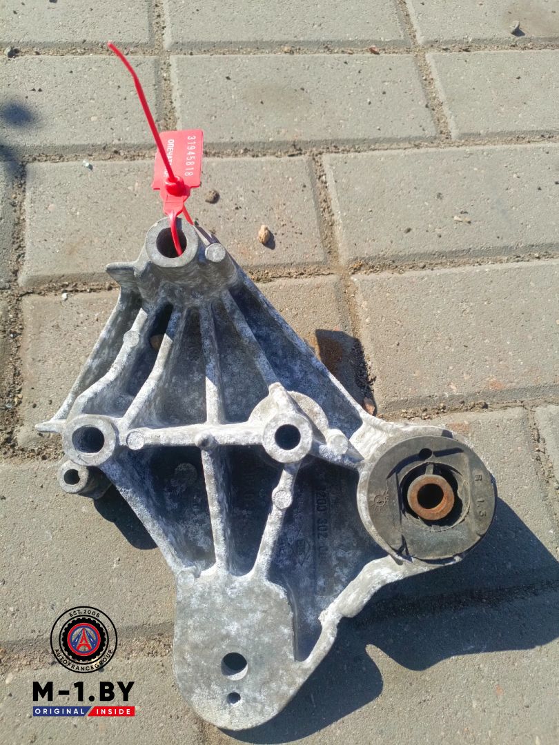 кронштейн двигателя Renault Laguna 2 поколение (2001 - 2005), 8200302004 - фото №1