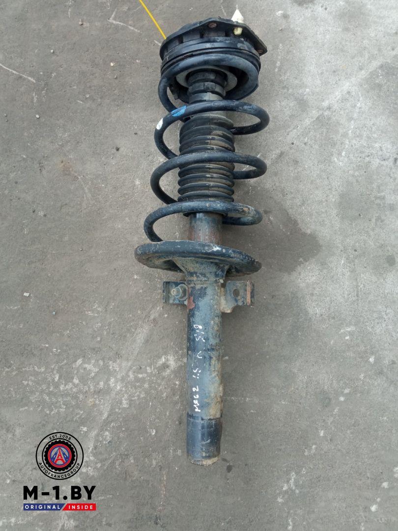 стойка передняя левая Renault Megane 2 поколение (2002 - 2006) - фото №1