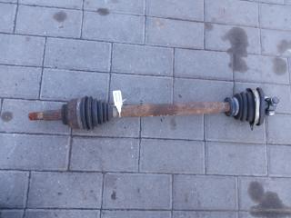 полуось передняя левая (приводной вал, ШРУС) Renault Laguna 2 поколение (2001 - 2005)