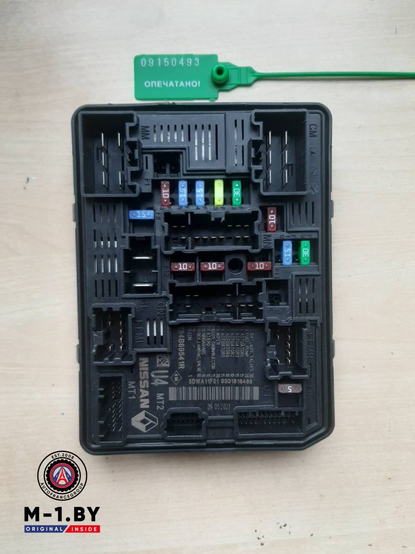 блок предохранителей Renault Megane 4 поколение (2016 - 2020), 284B69541R - фото №1